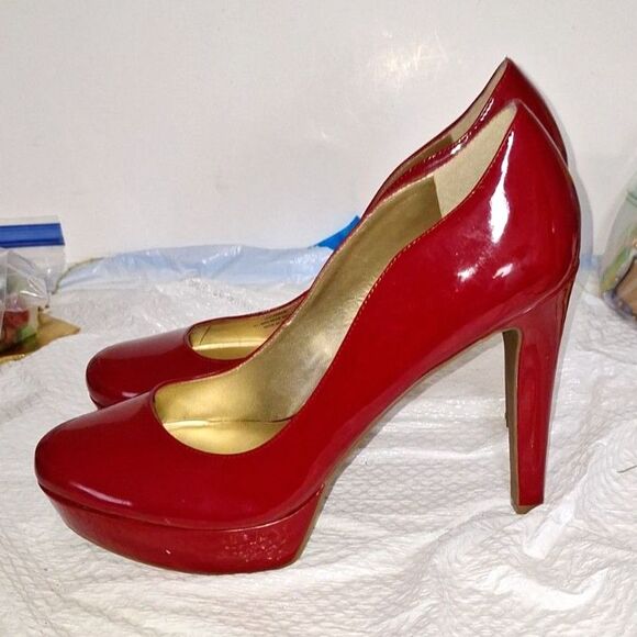 G by Guess Women's Red Platform Pumps High Heels Elegant Red Carpet Shoes 11M - Picture 3 of 10